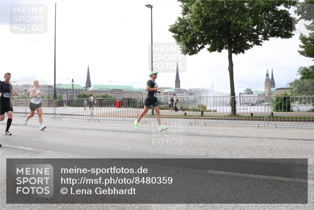 29.06.2025 - hella hamburg halbmarathon Lena Gebhardt http://msf.ph/oto/8480359 29.06.2025 10:33:36 Lombardsbrücke 15044, 1189, 1275, 1764, 1896, 1995, 2038, 2054, 2085, 2342, 2776, 2838, 3170, 3264, 3341, 3560, 3812, 4164, 4361, 4433, 4445, 4449, 4696, 4942, 5075, 5096, 5141, 5180, 5557, 5566, 5569, 5821, 5822, 5887, 5917, 6109, 6515, 6516, 6773, 6854, 6956, 6999, 7027, 7565, 7653, 7705, 8021, 8157, 8202, 8282, 8375, 8377, 8383, 8401, 8595, 8891, 9094, 9234, 9258, 9289, 9438, 9591, 9592, 9750, 9780, 9799, 9875, 9995, 10007, 10071, 10561, 11229, 11713, 11811, 11826, 12039 meine-sportfotos.de