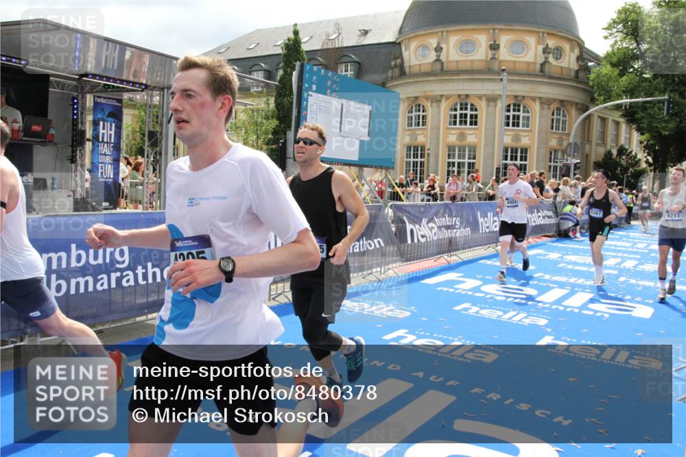 29.06.2025 - hella hamburg halbmarathon Michael Strokosch http://msf.ph/oto/8480378 29.06.2025 10:41:19 Ziel 3332, 4205, 4303, 5387, 6901, 8122, 9711, 10375, 12434, 12895, 13876, 17834, 18764 meine-sportfotos.de