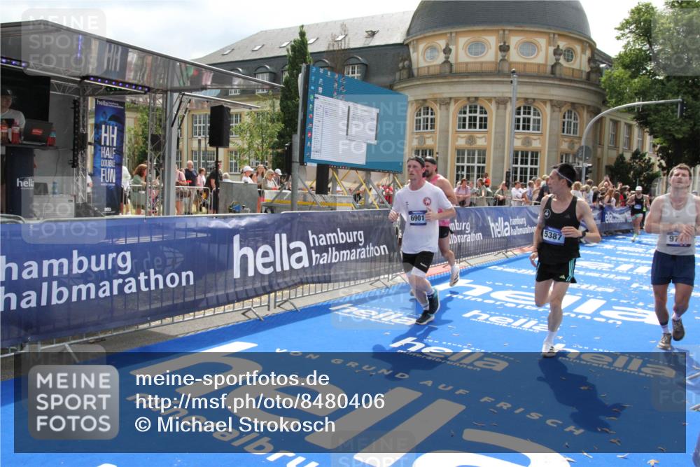 29.06.2025 - hella hamburg halbmarathon Michael Strokosch http://msf.ph/oto/8480406 29.06.2025 10:41:20 Ziel 1570, 3332, 4205, 4303, 5387, 6901, 9711, 10375, 12434, 12895, 13876, 17834, 18764 meine-sportfotos.de