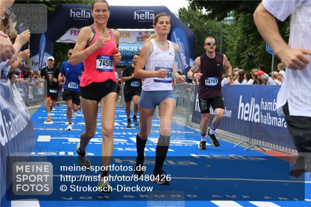 29.06.2025 - hella hamburg halbmarathon Strokosch-Dieckow http://msf.ph/oto/8480426 29.06.2025 10:46:11 Ziel 1569, 1759, 2048, 2590, 2707, 3056, 3087, 4949, 6388, 7450, 7961, 9497, 9585, 10796, 11094, 11125, 13630, 14200, 14262, 16136, 16466, 16475, 17190, 18702, 18797 meine-sportfotos.de