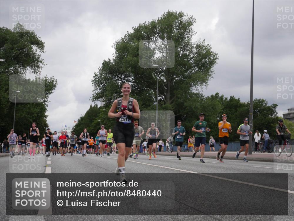 29.06.2025 - hella hamburg halbmarathon Luisa Fischer http://msf.ph/oto/8480440 29.06.2025 10:49:39 Kennedybrücke 1477, 291, 3164, 160, 10230, 5124, 6161, 1695, 1983, 2398, 2917, 3160, 3164, 4202, 4296, 6124, 6161, 8477, 9243, 10230, 10367 meine-sportfotos.de