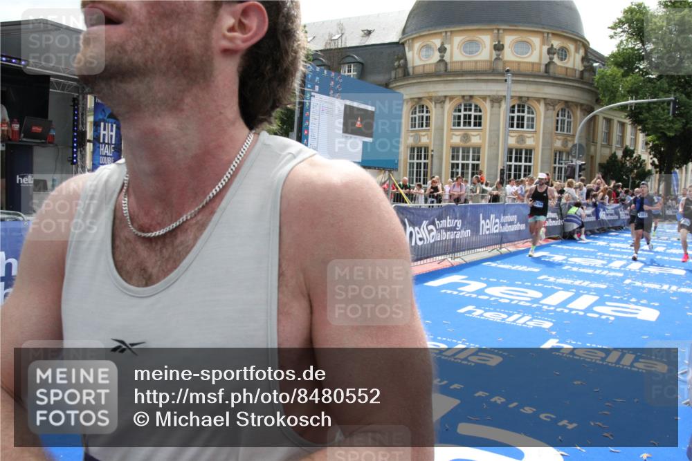 29.06.2025 - hella hamburg halbmarathon Michael Strokosch http://msf.ph/oto/8480552 29.06.2025 10:41:22 Ziel 1570, 4303, 5387, 6771, 6901, 7432, 9711, 10783, 12434, 13876, 16816, 18764 meine-sportfotos.de