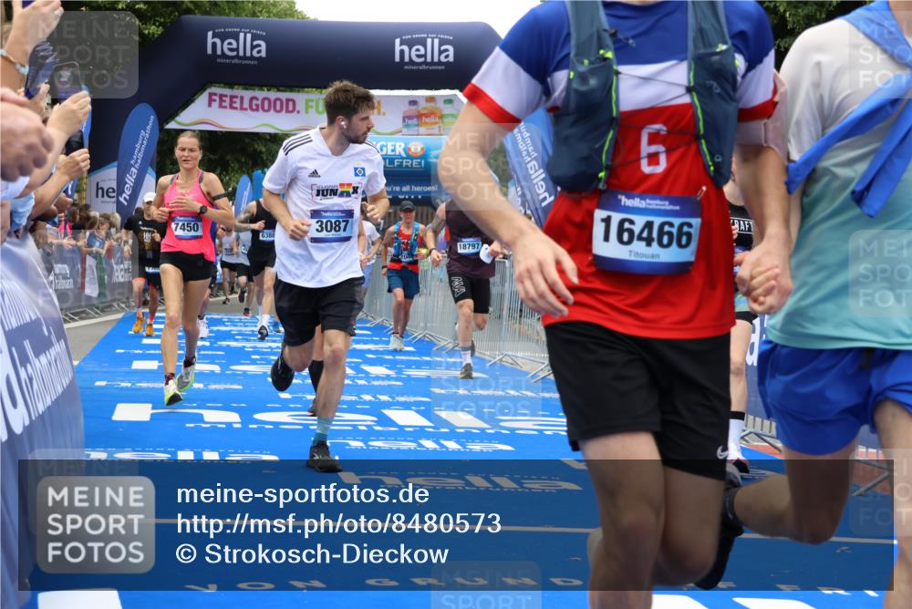 29.06.2025 - hella hamburg halbmarathon Strokosch-Dieckow http://msf.ph/oto/8480573 29.06.2025 10:46:10 Ziel 1569, 1759, 2048, 2590, 2707, 3056, 3087, 4949, 6388, 6460, 7450, 7961, 9497, 9585, 10796, 11094, 11125, 13630, 14804, 16136, 16466, 16475, 17190, 18702, 18797 meine-sportfotos.de