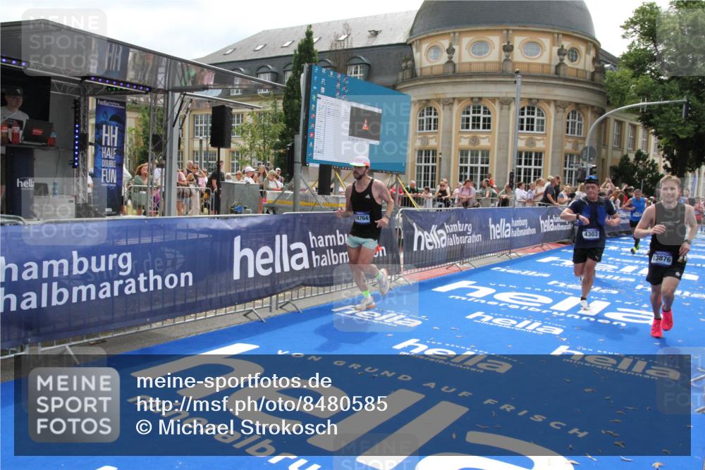29.06.2025 - hella hamburg halbmarathon Michael Strokosch http://msf.ph/oto/8480585 29.06.2025 10:41:24 Ziel 1570, 4303, 6771, 7432, 10783, 13876, 16816, 18509, 18573, 18764 meine-sportfotos.de