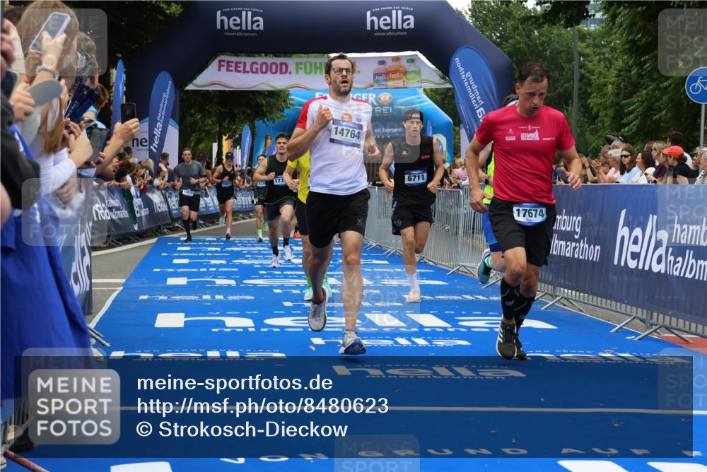 29.06.2025 - hella hamburg halbmarathon Strokosch-Dieckow http://msf.ph/oto/8480623 29.06.2025 10:45:39 Ziel 2138, 4854, 5047, 5623, 6071, 6711, 8374, 8668, 11291, 11495, 12154, 13975, 14374, 14764, 15666, 16617, 17332, 17674, 17835, 18862, 18878 meine-sportfotos.de
