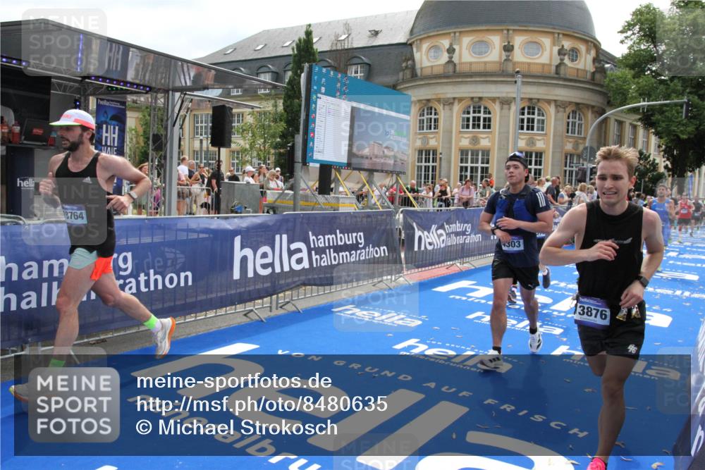 29.06.2025 - hella hamburg halbmarathon Michael Strokosch http://msf.ph/oto/8480635 29.06.2025 10:41:25 Ziel 1570, 4303, 6771, 7432, 7774, 10783, 13876, 14555, 16816, 18412, 18509, 18573, 18764 meine-sportfotos.de