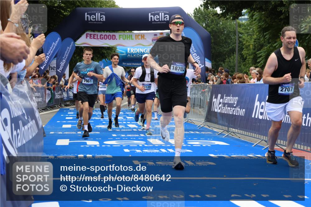 29.06.2025 - hella hamburg halbmarathon Strokosch-Dieckow http://msf.ph/oto/8480642 29.06.2025 10:46:07 Ziel 1569, 1759, 2048, 2590, 2707, 3087, 4949, 5648, 6388, 6460, 7450, 7961, 8269, 9585, 10796, 11094, 11125, 11936, 12269, 13630, 14804, 16136, 16466, 16475, 17190, 18081, 18702, 18797 meine-sportfotos.de