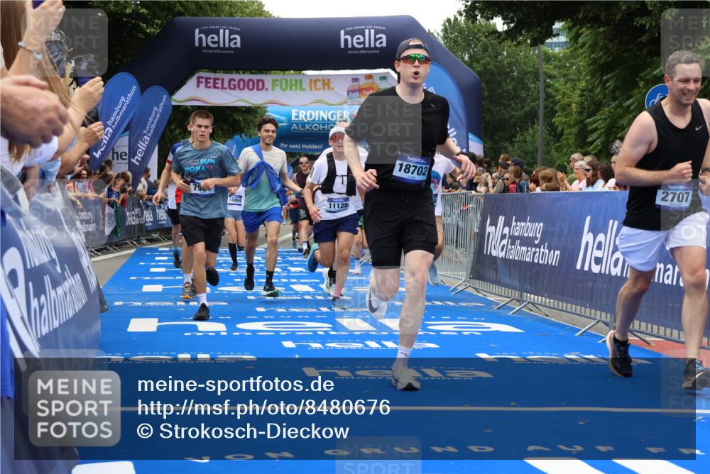 29.06.2025 - hella hamburg halbmarathon Strokosch-Dieckow http://msf.ph/oto/8480676 29.06.2025 10:46:07 Ziel 1569, 1759, 2048, 2590, 2707, 3087, 4949, 5648, 6388, 6460, 7450, 7961, 8269, 9585, 10796, 11094, 11125, 11936, 12269, 13630, 14804, 16136, 16466, 16475, 17190, 18081, 18702, 18797 meine-sportfotos.de