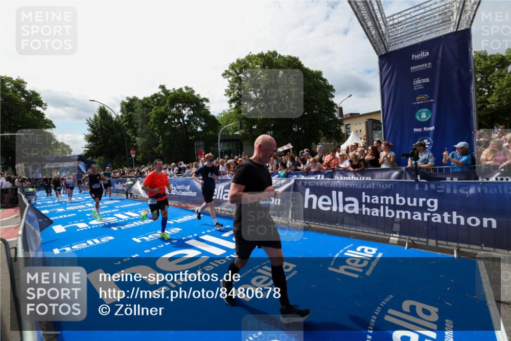 29.06.2025 - hella hamburg halbmarathon Zöllner http://msf.ph/oto/8480678 29.06.2025 11:29:50 Ziel 3421, 4154, 4993, 5437, 7162, 9598, 11168, 13842, 15224, 15847 meine-sportfotos.de