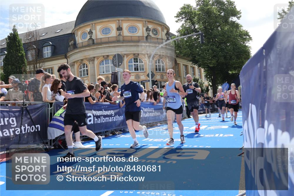 29.06.2025 - hella hamburg halbmarathon Strokosch-Dieckow http://msf.ph/oto/8480681 29.06.2025 11:34:45 Ziel 1497, 1557, 2280, 2477, 2827, 3958, 3995, 4372, 4555, 5497, 6515, 8715, 11921, 11928, 12236, 12826, 12827, 13111, 13113, 14014, 14112, 14632, 15912, 16238, 16345, 16762, 17369, 17389, 17675, 17883 meine-sportfotos.de