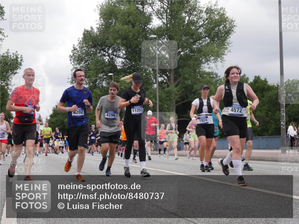 29.06.2025 - hella hamburg halbmarathon Luisa Fischer http://msf.ph/oto/8480737 29.06.2025 10:49:47 Kennedybrücke 327, 4202, 4296, 11253, 1924, 68, 4572, 1033, 1429, 1867, 1868, 1924, 2773, 2813, 3160, 3164, 3410, 4202, 4296, 4306, 4317, 4572, 8477, 9243, 9445, 10030, 10327, 10329 meine-sportfotos.de