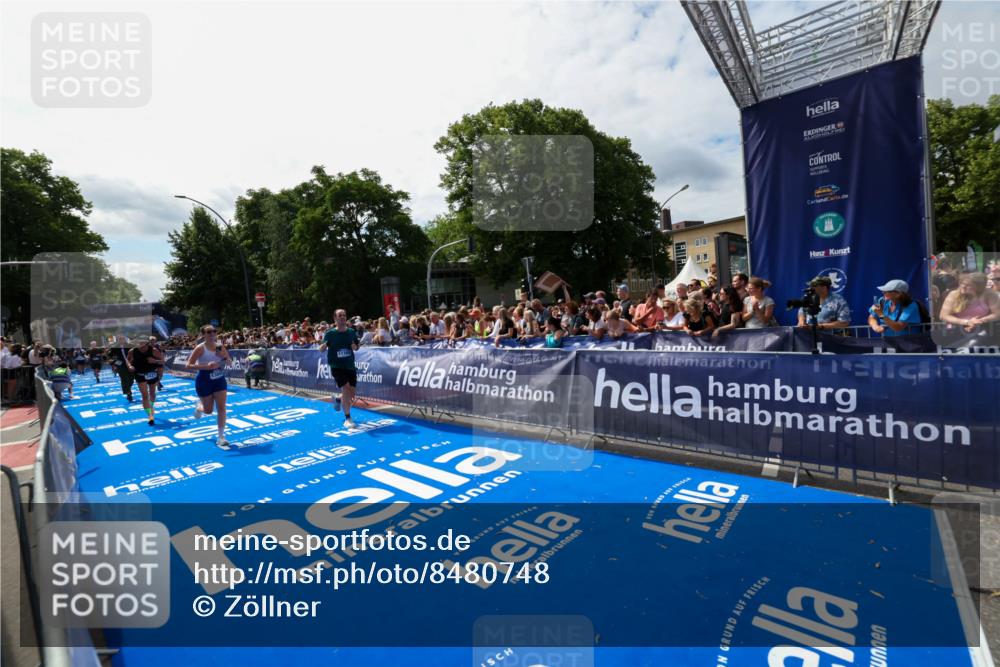 29.06.2025 - hella hamburg halbmarathon Zöllner http://msf.ph/oto/8480748 29.06.2025 11:29:53 Ziel 3421, 5798, 7162, 10653, 10710, 11168, 13842, 15224, 15847, 18369 meine-sportfotos.de