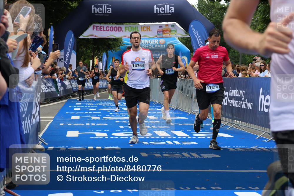 29.06.2025 - hella hamburg halbmarathon Strokosch-Dieckow http://msf.ph/oto/8480776 29.06.2025 10:45:39 Ziel 2138, 4854, 5047, 5623, 6071, 6711, 8374, 8668, 11291, 11495, 12154, 13975, 14374, 14764, 15666, 16617, 17332, 17674, 17835, 18862, 18878 meine-sportfotos.de