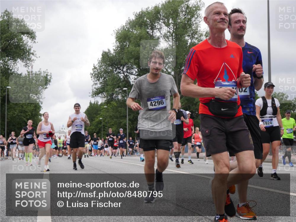 29.06.2025 - hella hamburg halbmarathon Luisa Fischer http://msf.ph/oto/8480795 29.06.2025 10:49:49 Kennedybrücke 1429, 10, 10329, 4296, 4317, 02, 1924, 103, 1033, 1429, 1867, 1868, 1924, 2773, 2813, 3410, 4202, 4296, 4306, 4317, 4572, 5769, 5770, 9243, 9445, 10030, 10327, 10329 meine-sportfotos.de