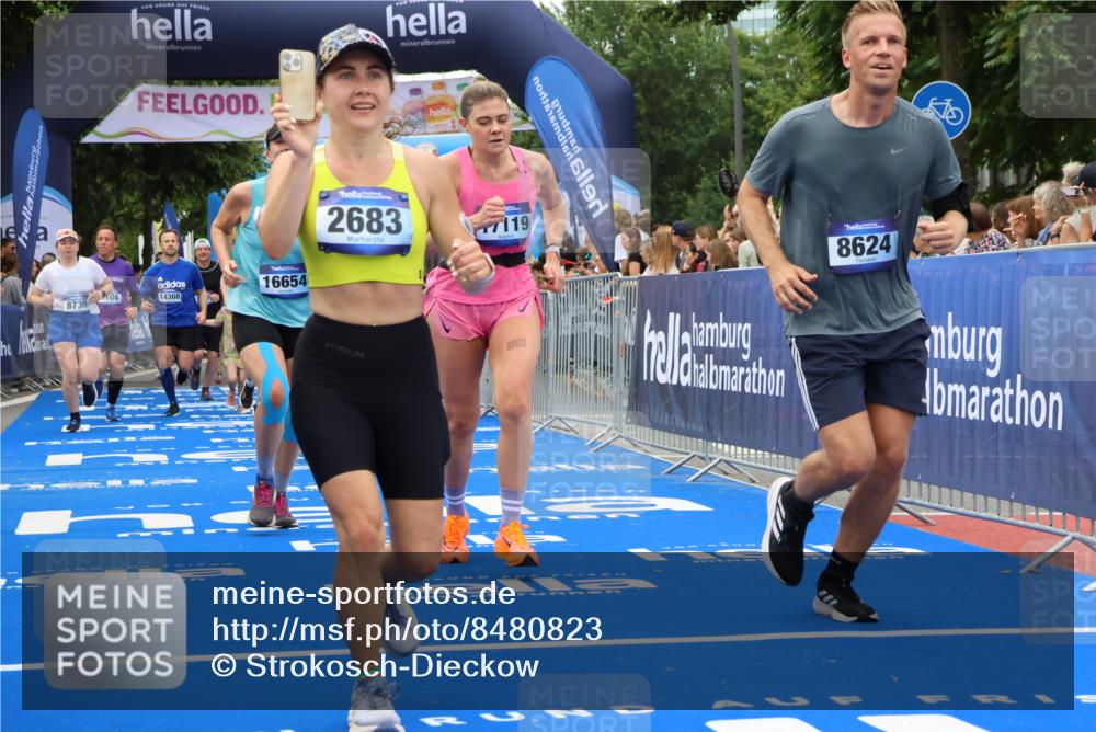 29.06.2025 - hella hamburg halbmarathon Strokosch-Dieckow http://msf.ph/oto/8480823 29.06.2025 11:03:06 Ziel 1114, 1128, 1264, 1427, 2683, 3097, 5511, 7333, 8106, 8624, 8730, 9306, 10519, 12978, 13064, 13171, 16540, 16639, 16654, 17061, 17119, 17136 meine-sportfotos.de