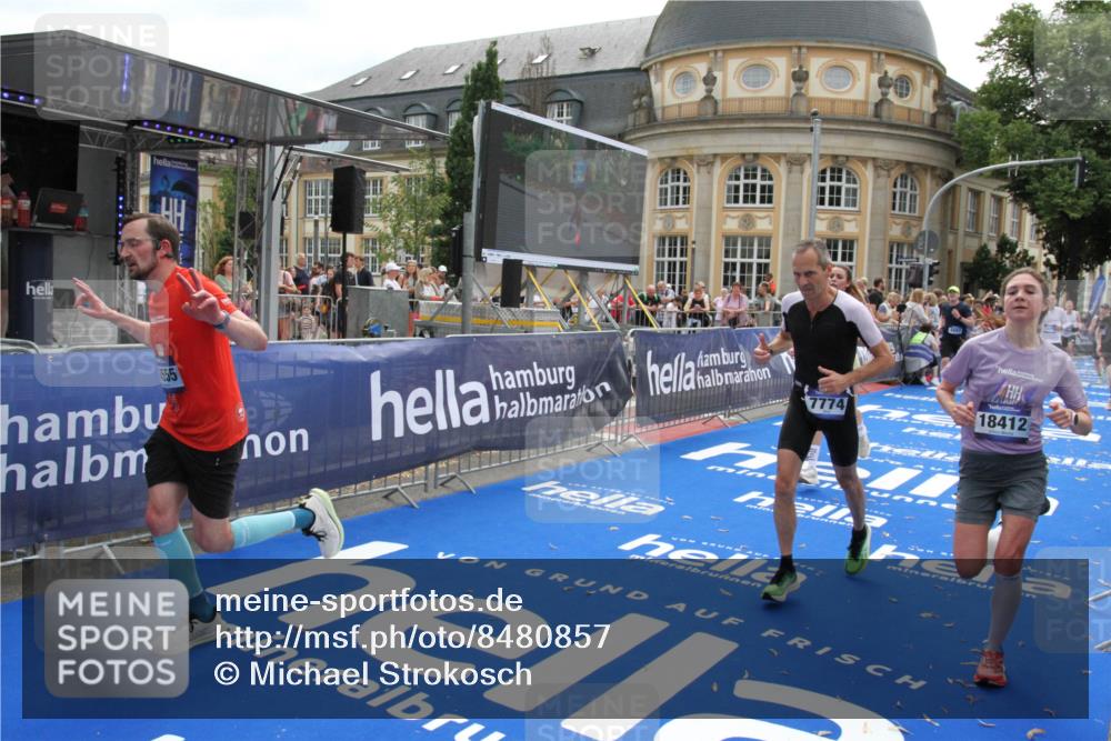 29.06.2025 - hella hamburg halbmarathon Michael Strokosch http://msf.ph/oto/8480857 29.06.2025 10:41:32 Ziel 2579, 2797, 3204, 4893, 5987, 7774, 7796, 8358, 10894, 12588, 13457, 14275, 14555, 17159, 17882, 18412, 18442, 18509, 18573 meine-sportfotos.de