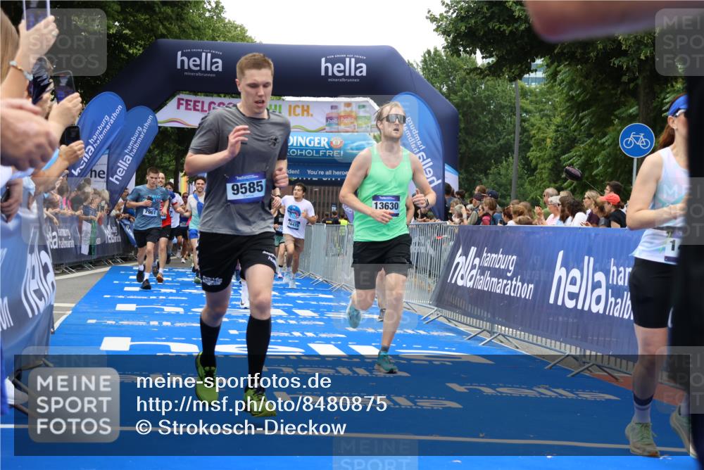 29.06.2025 - hella hamburg halbmarathon Strokosch-Dieckow http://msf.ph/oto/8480875 29.06.2025 10:46:05 Ziel 1759, 2189, 2707, 3087, 5648, 6460, 7450, 7961, 8269, 9585, 11094, 11125, 11936, 12269, 13630, 14462, 14804, 16136, 16466, 16475, 18081, 18702, 18797 meine-sportfotos.de