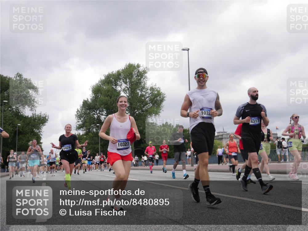 29.06.2025 - hella hamburg halbmarathon Luisa Fischer http://msf.ph/oto/8480895 29.06.2025 10:49:53 Kennedybrücke 6068, 1429, 10327, 1032, 4317, 1410, 613, 1033, 1429, 1867, 1868, 1924, 2423, 2773, 2813, 3410, 4306, 4317, 4572, 5769, 5770, 6392, 8486, 9120, 9121, 9337, 9445, 10030, 10327, 10329 meine-sportfotos.de
