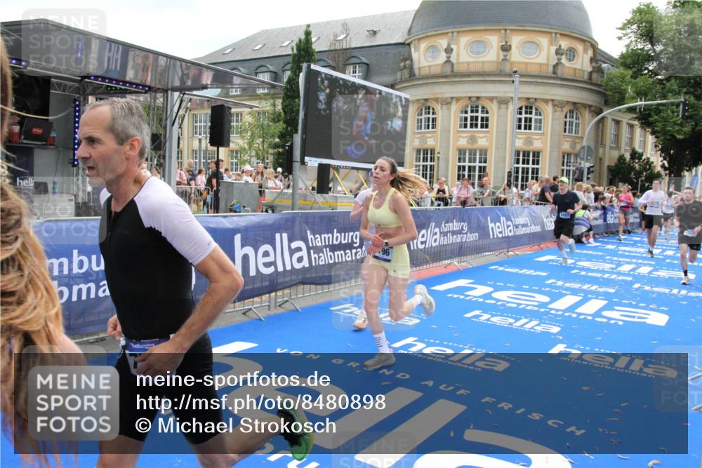 29.06.2025 - hella hamburg halbmarathon Michael Strokosch http://msf.ph/oto/8480898 29.06.2025 10:41:32 Ziel 2579, 2797, 3204, 4893, 5987, 7774, 7796, 8358, 10894, 12588, 13457, 14275, 14555, 17159, 17882, 18412, 18442, 18509, 18573 meine-sportfotos.de
