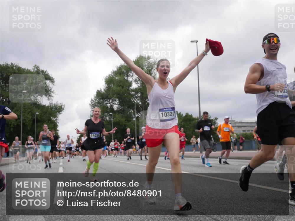 29.06.2025 - hella hamburg halbmarathon Luisa Fischer http://msf.ph/oto/8480901 29.06.2025 10:49:54 Kennedybrücke 1429, 10327, 3410, 329, 1033, 1429, 1867, 1868, 1924, 2423, 2773, 2813, 3410, 4306, 4317, 5769, 5770, 6392, 8486, 9120, 9121, 9337, 9445, 10327, 10329 meine-sportfotos.de