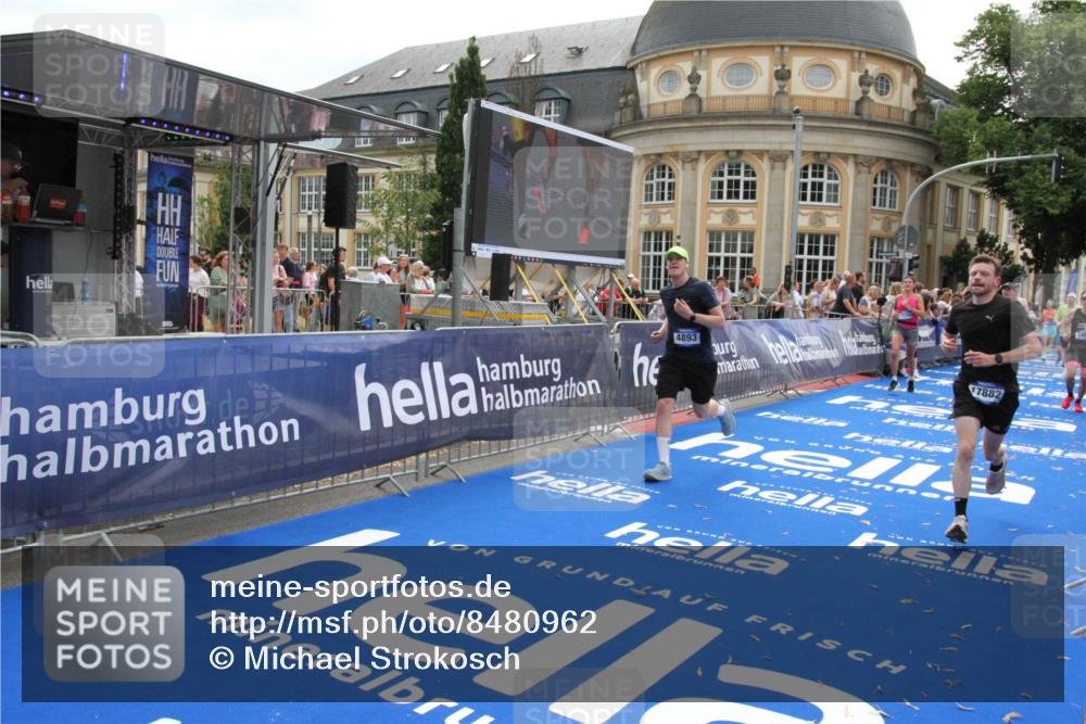 29.06.2025 - hella hamburg halbmarathon Michael Strokosch http://msf.ph/oto/8480962 29.06.2025 10:41:34 Ziel 2579, 2797, 3204, 4893, 5987, 7774, 7796, 8358, 9885, 10894, 12588, 13457, 14275, 14555, 16084, 17159, 17882, 18412, 18442, 18491 meine-sportfotos.de