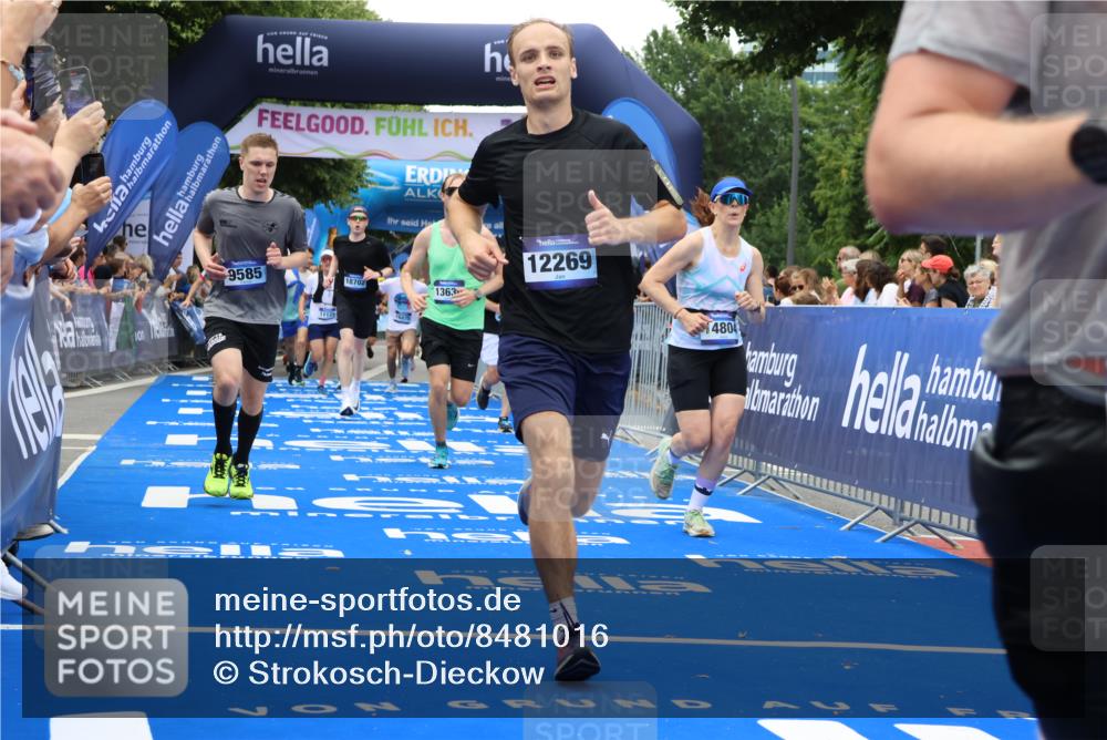 29.06.2025 - hella hamburg halbmarathon Strokosch-Dieckow http://msf.ph/oto/8481016 29.06.2025 10:46:04 Ziel 1759, 2189, 2707, 3087, 5648, 6460, 7450, 7961, 8269, 9585, 11094, 11125, 11936, 12084, 12269, 13630, 14462, 14804, 16136, 16466, 16475, 17008, 18081, 18702, 18797 meine-sportfotos.de