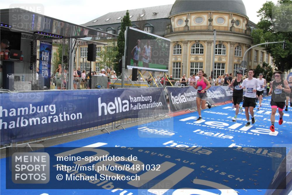 29.06.2025 - hella hamburg halbmarathon Michael Strokosch http://msf.ph/oto/8481032 29.06.2025 10:41:35 Ziel 2579, 2797, 3204, 4893, 5987, 7796, 8358, 9885, 10894, 12588, 13457, 14275, 16084, 17159, 17882, 18442, 18491 meine-sportfotos.de