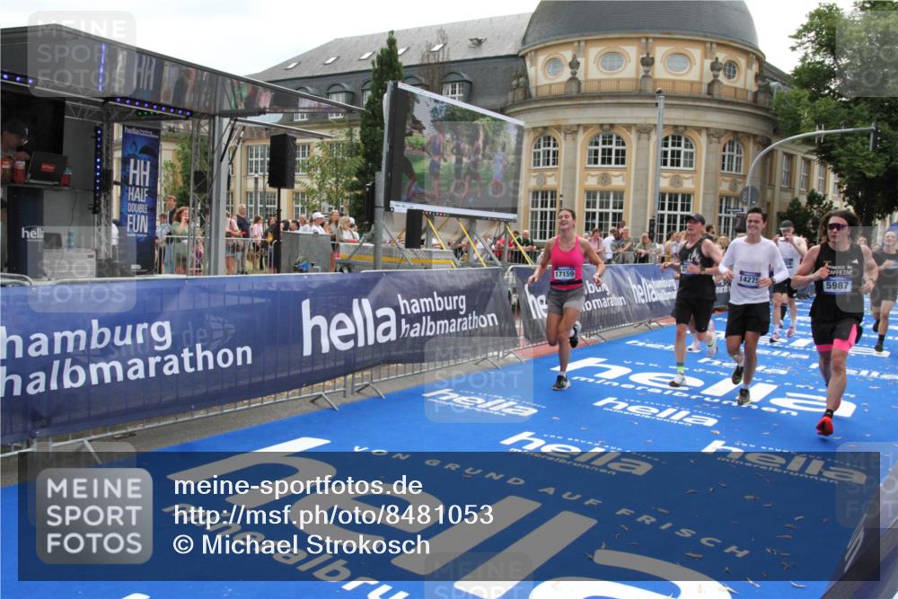 29.06.2025 - hella hamburg halbmarathon Michael Strokosch http://msf.ph/oto/8481053 29.06.2025 10:41:36 Ziel 2579, 4893, 5987, 8358, 9885, 10894, 12588, 13457, 13714, 14275, 16084, 17159, 17882, 18442, 18491 meine-sportfotos.de
