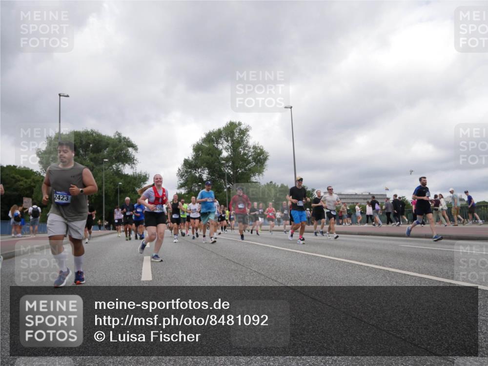 29.06.2025 - hella hamburg halbmarathon Luisa Fischer http://msf.ph/oto/8481092 29.06.2025 10:50:02 Kennedybrücke 2423, 6392, 1100, 1104, 2423, 2662, 2665, 2697, 3896, 4104, 4448, 5635, 5854, 5892, 6392, 6623, 8010, 8047, 8486, 8706, 9120, 9121, 9337, 9426, 9774, 9949 meine-sportfotos.de