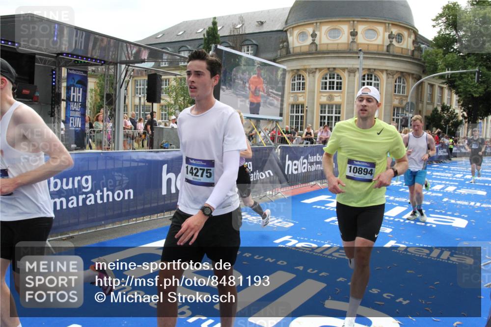 29.06.2025 - hella hamburg halbmarathon Michael Strokosch http://msf.ph/oto/8481193 29.06.2025 10:41:39 Ziel 2579, 8358, 9640, 9885, 10894, 12588, 13457, 13714, 14275, 16084, 18442, 18491 meine-sportfotos.de