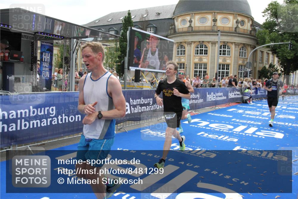 29.06.2025 - hella hamburg halbmarathon Michael Strokosch http://msf.ph/oto/8481299 29.06.2025 10:41:40 Ziel 8358, 9640, 9885, 10894, 13457, 13714, 14275, 16084, 18442, 18491 meine-sportfotos.de