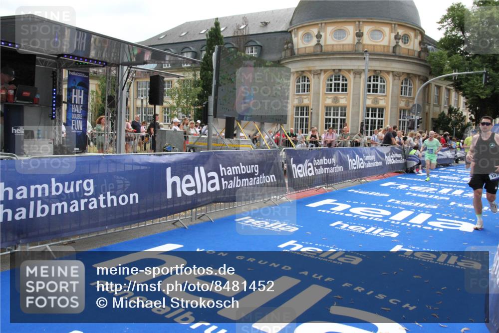 29.06.2025 - hella hamburg halbmarathon Michael Strokosch http://msf.ph/oto/8481452 29.06.2025 10:41:48 Ziel 1512, 1763, 9640, 10415, 11765, 14346, 15535, 15935 meine-sportfotos.de