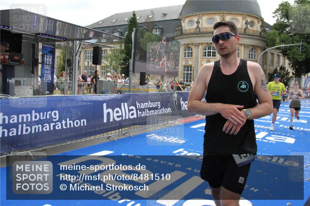 29.06.2025 - hella hamburg halbmarathon Michael Strokosch http://msf.ph/oto/8481510 29.06.2025 10:41:49 Ziel 1512, 1763, 10415, 11765, 14346, 15535, 15935 meine-sportfotos.de