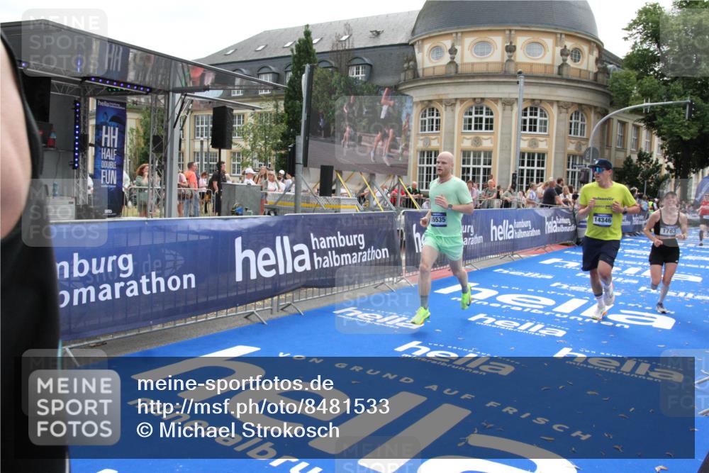 29.06.2025 - hella hamburg halbmarathon Michael Strokosch http://msf.ph/oto/8481533 29.06.2025 10:41:50 Ziel 1512, 1763, 7092, 10415, 11765, 14346, 15535, 15935 meine-sportfotos.de