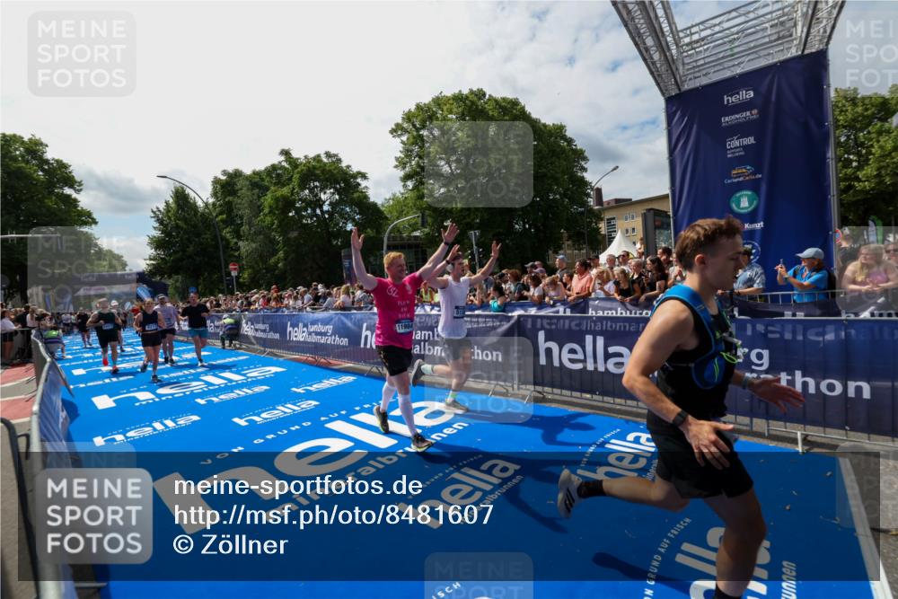 29.06.2025 - hella hamburg halbmarathon Zöllner http://msf.ph/oto/8481607 29.06.2025 11:30:13 Ziel 5110, 6724, 7820, 8687, 8688, 9217, 10826, 10921, 11872, 11984, 12652, 12896, 13045, 14572, 16447, 17742 meine-sportfotos.de