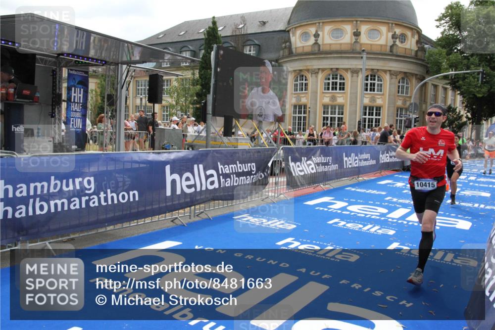 29.06.2025 - hella hamburg halbmarathon Michael Strokosch http://msf.ph/oto/8481663 29.06.2025 10:41:54 Ziel 1169, 7092, 10415, 11765, 15521, 15935 meine-sportfotos.de