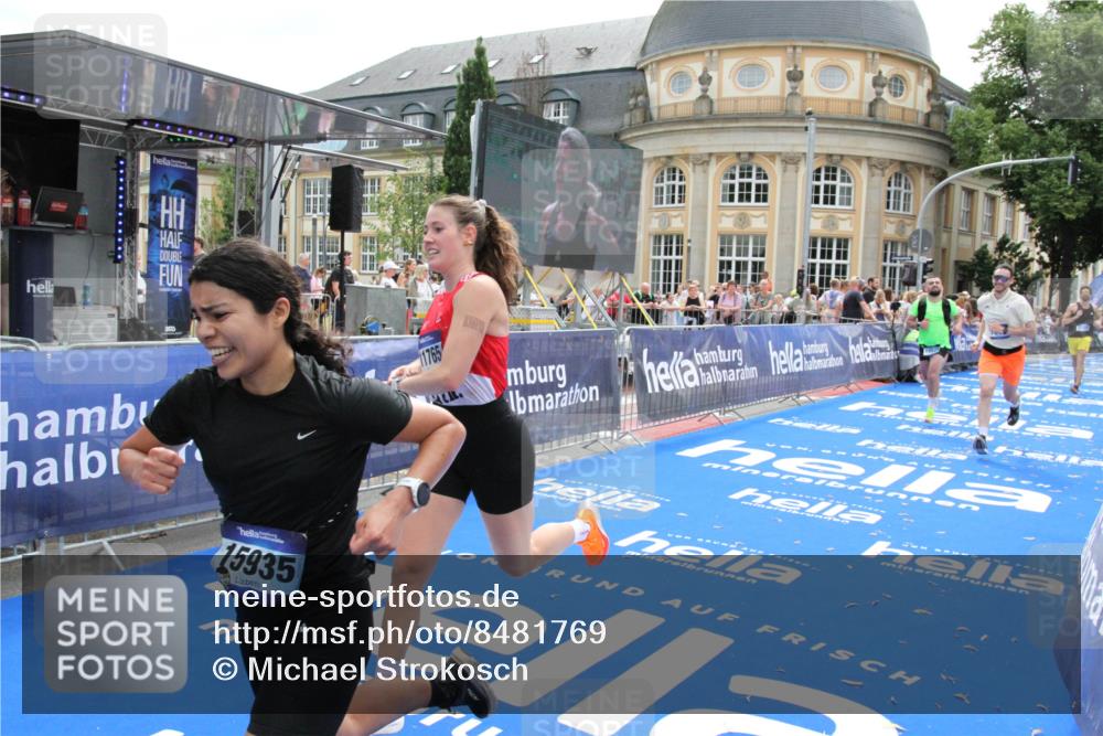 29.06.2025 - hella hamburg halbmarathon Michael Strokosch http://msf.ph/oto/8481769 29.06.2025 10:41:56 Ziel 1169, 7092, 10415, 11765, 15521, 15935, 16507 meine-sportfotos.de