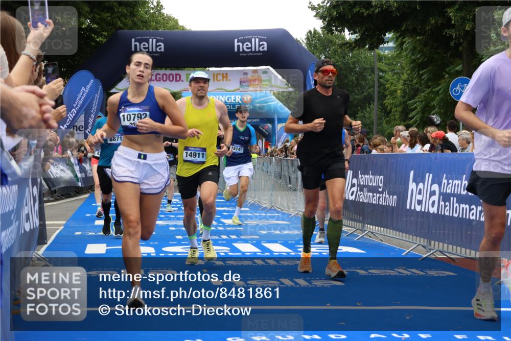 29.06.2025 - hella hamburg halbmarathon Strokosch-Dieckow http://msf.ph/oto/8481861 29.06.2025 10:45:53 Ziel 2189, 3477, 4277, 4345, 6290, 6532, 7385, 8269, 8577, 8871, 10792, 11821, 12084, 14462, 14911, 15149, 16624, 17008, 18185, 19116 meine-sportfotos.de