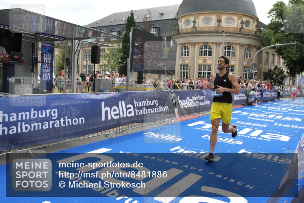 29.06.2025 - hella hamburg halbmarathon Michael Strokosch http://msf.ph/oto/8481886 29.06.2025 10:41:59 Ziel 1169, 5690, 7092, 7363, 8694, 15521, 16507, 17926 meine-sportfotos.de