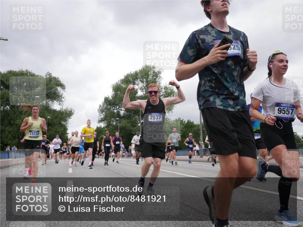29.06.2025 - hella hamburg halbmarathon Luisa Fischer http://msf.ph/oto/8481921 29.06.2025 10:50:28 Kennedybrücke 13122, 2537, 25, 162, 9557, 1555, 2162, 2537, 2556, 3277, 3339, 3406, 3407, 3823, 4325, 6740, 6995, 7827, 7960, 8131, 8541, 9092, 9557, 10511, 10591 meine-sportfotos.de
