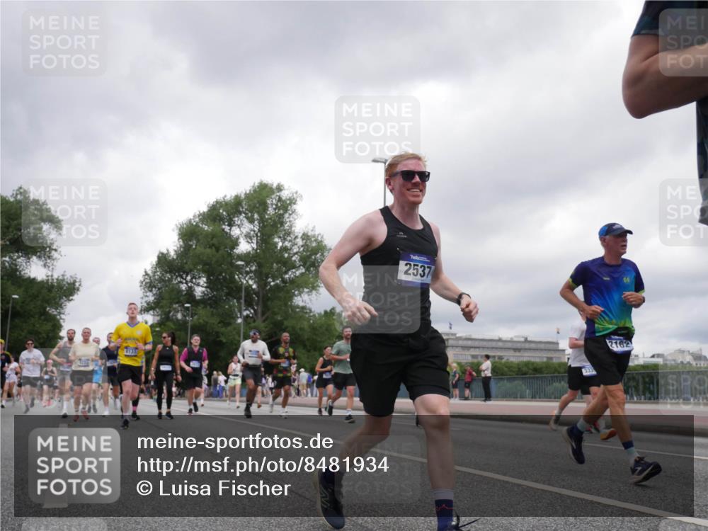 29.06.2025 - hella hamburg halbmarathon Luisa Fischer http://msf.ph/oto/8481934 29.06.2025 10:50:28 Kennedybrücke 3277, 8131, 2537, 333, 2162, 1555, 2162, 2537, 2556, 3277, 3339, 3406, 3407, 3823, 4325, 6740, 6995, 7827, 7960, 8131, 8541, 9092, 9557, 10511, 10591 meine-sportfotos.de