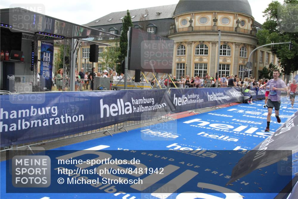 29.06.2025 - hella hamburg halbmarathon Michael Strokosch http://msf.ph/oto/8481942 29.06.2025 10:42:01 Ziel 1169, 5690, 6593, 7363, 8694, 12292, 13196, 15846, 16507, 17926, 18920, 19046 meine-sportfotos.de
