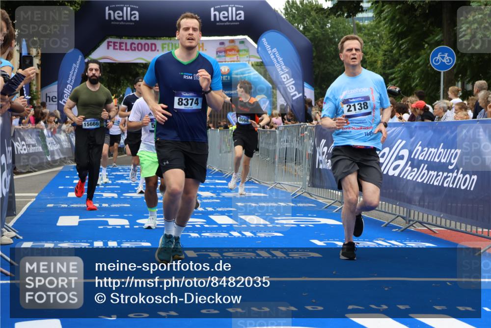 29.06.2025 - hella hamburg halbmarathon Strokosch-Dieckow http://msf.ph/oto/8482035 29.06.2025 10:45:33 Ziel 2138, 2415, 5623, 6071, 6711, 6831, 8374, 8668, 11291, 11495, 12154, 12277, 14062, 14764, 15666, 16725, 17674, 18638, 18862, 18878 meine-sportfotos.de