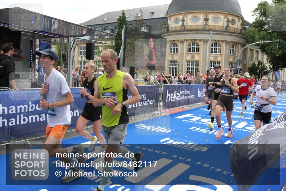 29.06.2025 - hella hamburg halbmarathon Michael Strokosch http://msf.ph/oto/8482117 29.06.2025 10:42:08 Ziel 1441, 5690, 6593, 10216, 11417, 12098, 12292, 13196, 15846, 16677, 17864, 17926, 18920, 19046 meine-sportfotos.de