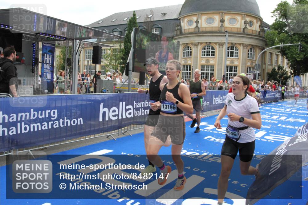 29.06.2025 - hella hamburg halbmarathon Michael Strokosch http://msf.ph/oto/8482147 29.06.2025 10:42:08 Ziel 1441, 5690, 6593, 10216, 11417, 12098, 12292, 13196, 15846, 16677, 17864, 17926, 18920, 19046 meine-sportfotos.de