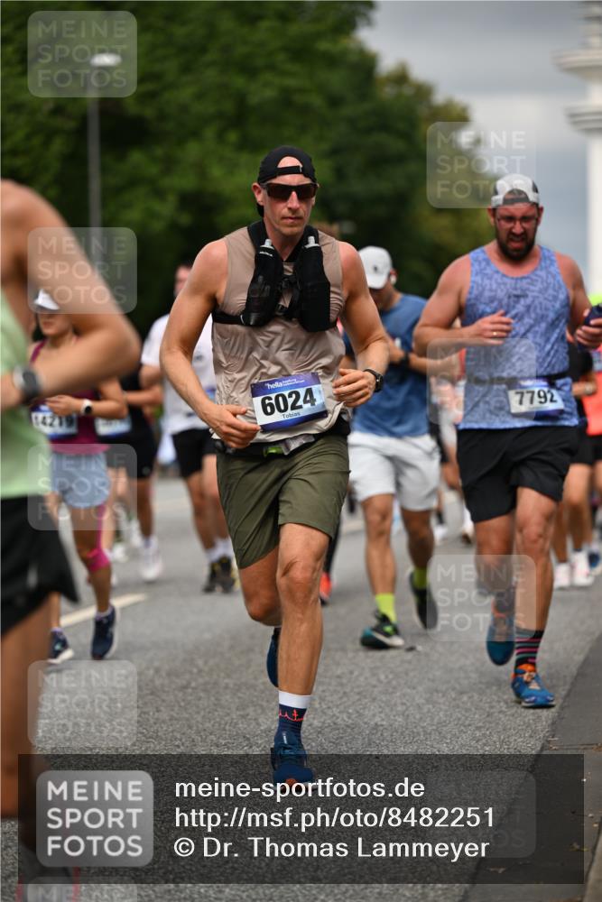 29.06.2025 - hella hamburg halbmarathon Dr. Thomas Lammeyer http://msf.ph/oto/8482251 29.06.2025 10:20:35 Kennedybrücke 1244, 1599, 1602, 2165, 2347, 2803, 2912, 3023, 3030, 3134, 3156, 3176, 3484, 3648, 3687, 4478, 4637, 5036, 6024, 6742, 6935, 7158, 7358, 7753, 7792, 7924, 7928, 8263, 8295, 8317, 8597, 8619, 8645, 8707, 8847, 8857, 9091, 9332, 9492, 9628, 9664, 9676, 9802, 9810, 9891, 10076, 10107, 10139, 10141, 10183, 10575, 11236, 11344, 11345, 11428 meine-sportfotos.de