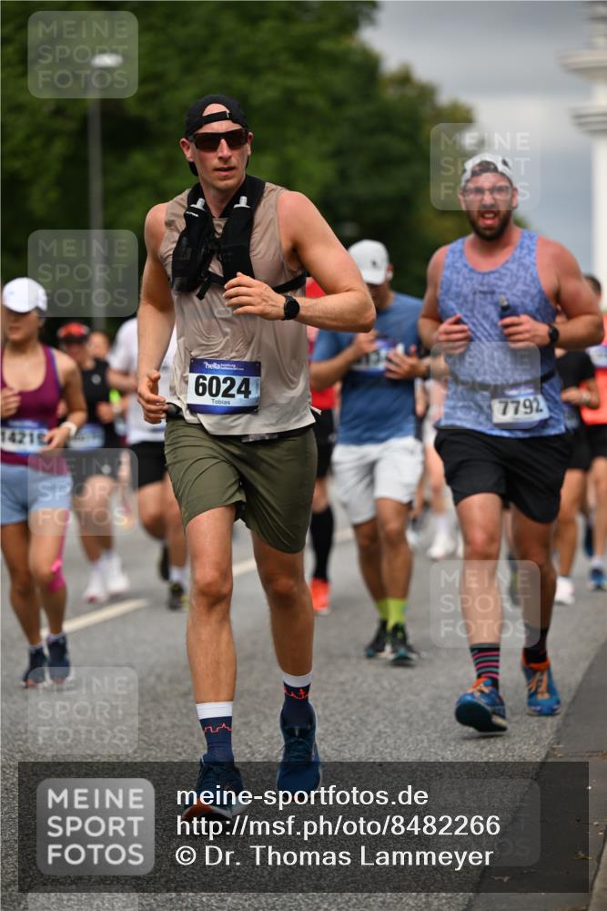 29.06.2025 - hella hamburg halbmarathon Dr. Thomas Lammeyer http://msf.ph/oto/8482266 29.06.2025 10:20:36 Kennedybrücke 1244, 1599, 1602, 2165, 2347, 2803, 2912, 3023, 3030, 3088, 3134, 3156, 3176, 3484, 3648, 3687, 4478, 4637, 5036, 6024, 6742, 6935, 7158, 7358, 7753, 7792, 7924, 7928, 8263, 8295, 8317, 8597, 8619, 8645, 8707, 8847, 8857, 9091, 9332, 9492, 9628, 9664, 9676, 9802, 9810, 9891, 10076, 10107, 10139, 10141, 10183, 10575, 11236, 11344, 11345, 11428 meine-sportfotos.de