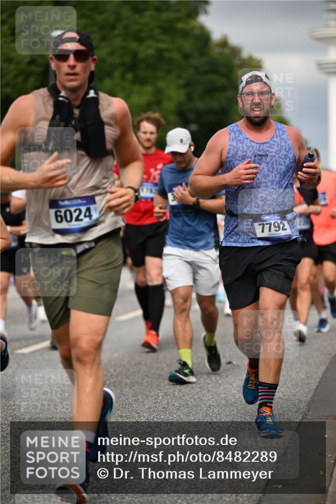 29.06.2025 - hella hamburg halbmarathon Dr. Thomas Lammeyer http://msf.ph/oto/8482289 29.06.2025 10:20:36 Kennedybrücke 1244, 1599, 1602, 2165, 2347, 2803, 2912, 3023, 3030, 3088, 3134, 3156, 3176, 3484, 3648, 3687, 4478, 4637, 5036, 6024, 6742, 6935, 7158, 7358, 7753, 7792, 7924, 7928, 8263, 8295, 8317, 8597, 8619, 8645, 8707, 8847, 8857, 9091, 9332, 9492, 9628, 9664, 9676, 9802, 9810, 9891, 10076, 10107, 10139, 10141, 10183, 10575, 11236, 11344, 11345, 11428 meine-sportfotos.de