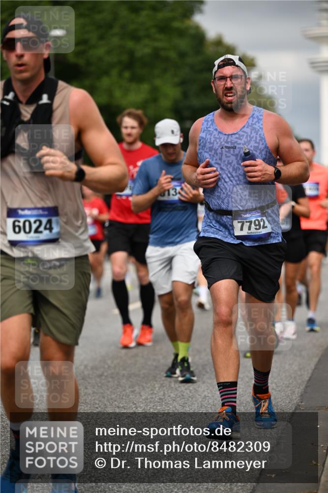 29.06.2025 - hella hamburg halbmarathon Dr. Thomas Lammeyer http://msf.ph/oto/8482309 29.06.2025 10:20:36 Kennedybrücke 1244, 1599, 1602, 2165, 2347, 2803, 2912, 3023, 3030, 3088, 3134, 3156, 3176, 3484, 3648, 3687, 4478, 4637, 5036, 6024, 6742, 6935, 7158, 7358, 7753, 7792, 7924, 7928, 8263, 8295, 8317, 8597, 8619, 8645, 8707, 8847, 8857, 9091, 9332, 9492, 9628, 9664, 9676, 9802, 9810, 9891, 10076, 10107, 10139, 10141, 10183, 10575, 11236, 11344, 11345, 11428 meine-sportfotos.de