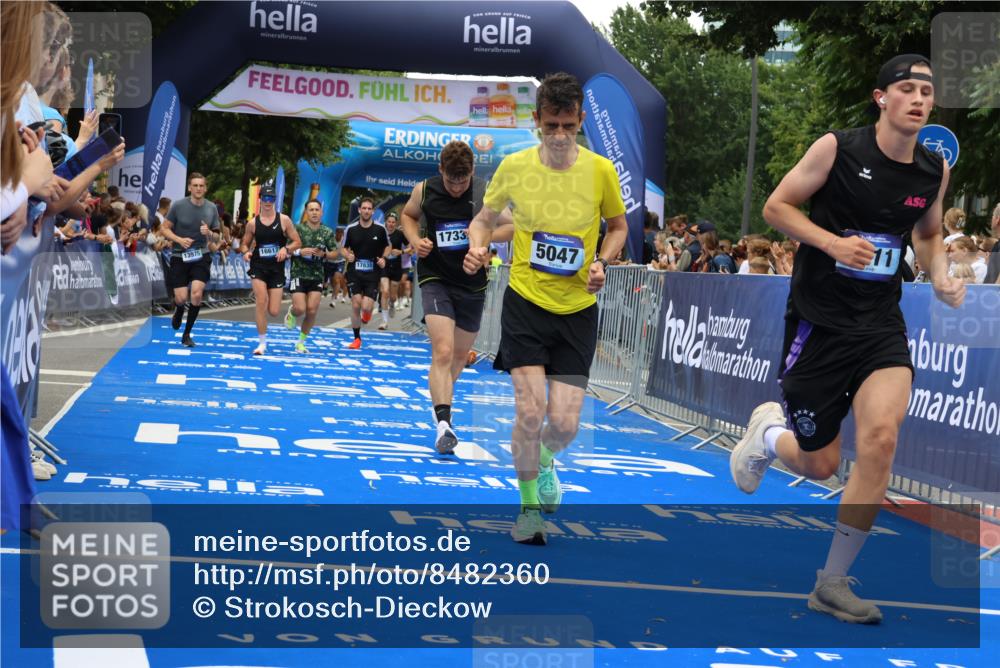 29.06.2025 - hella hamburg halbmarathon Strokosch-Dieckow http://msf.ph/oto/8482360 29.06.2025 10:45:41 Ziel 4345, 4854, 5047, 6071, 6290, 6711, 7385, 8668, 11291, 11495, 12154, 13975, 14374, 14764, 15666, 16617, 17332, 17674, 17835, 18862, 18878 meine-sportfotos.de